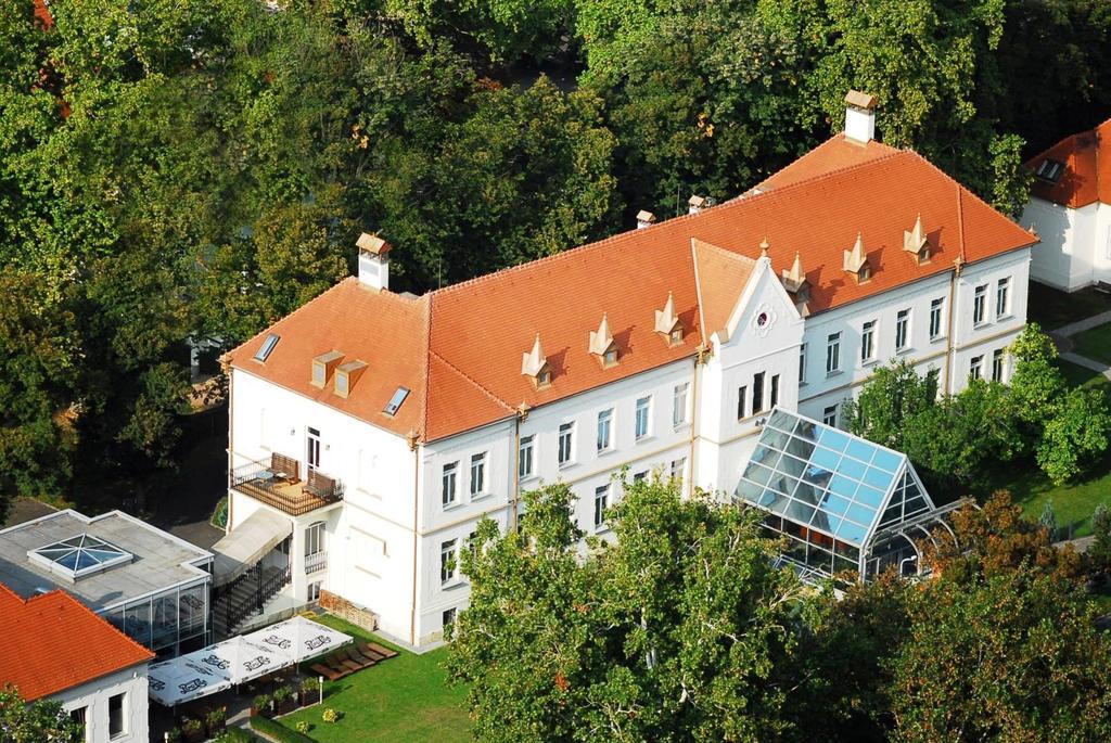 Park Hotel Pelikan Szombathely Exterior foto